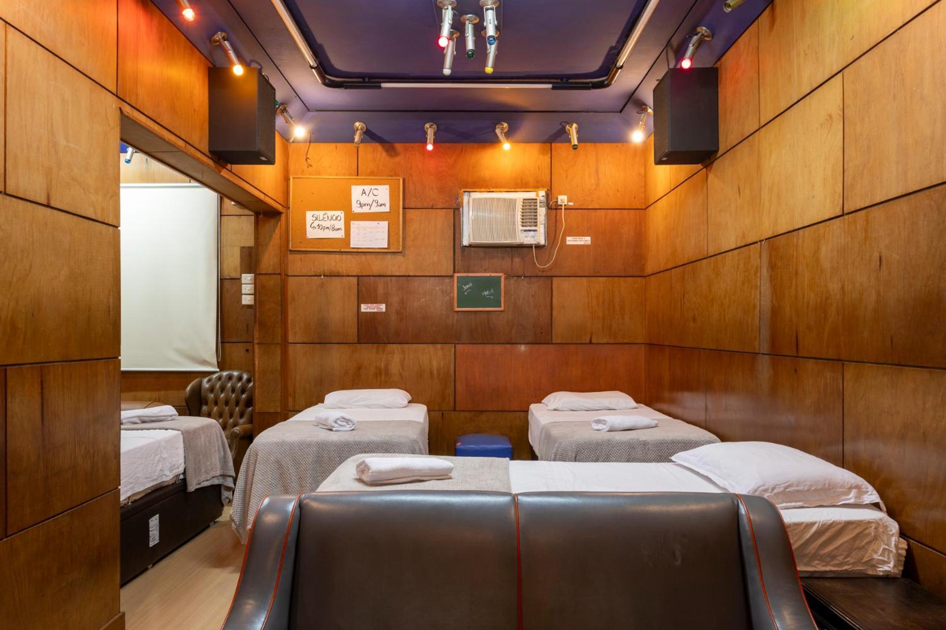 Cama em Dormitório Misto com 6 Camas
