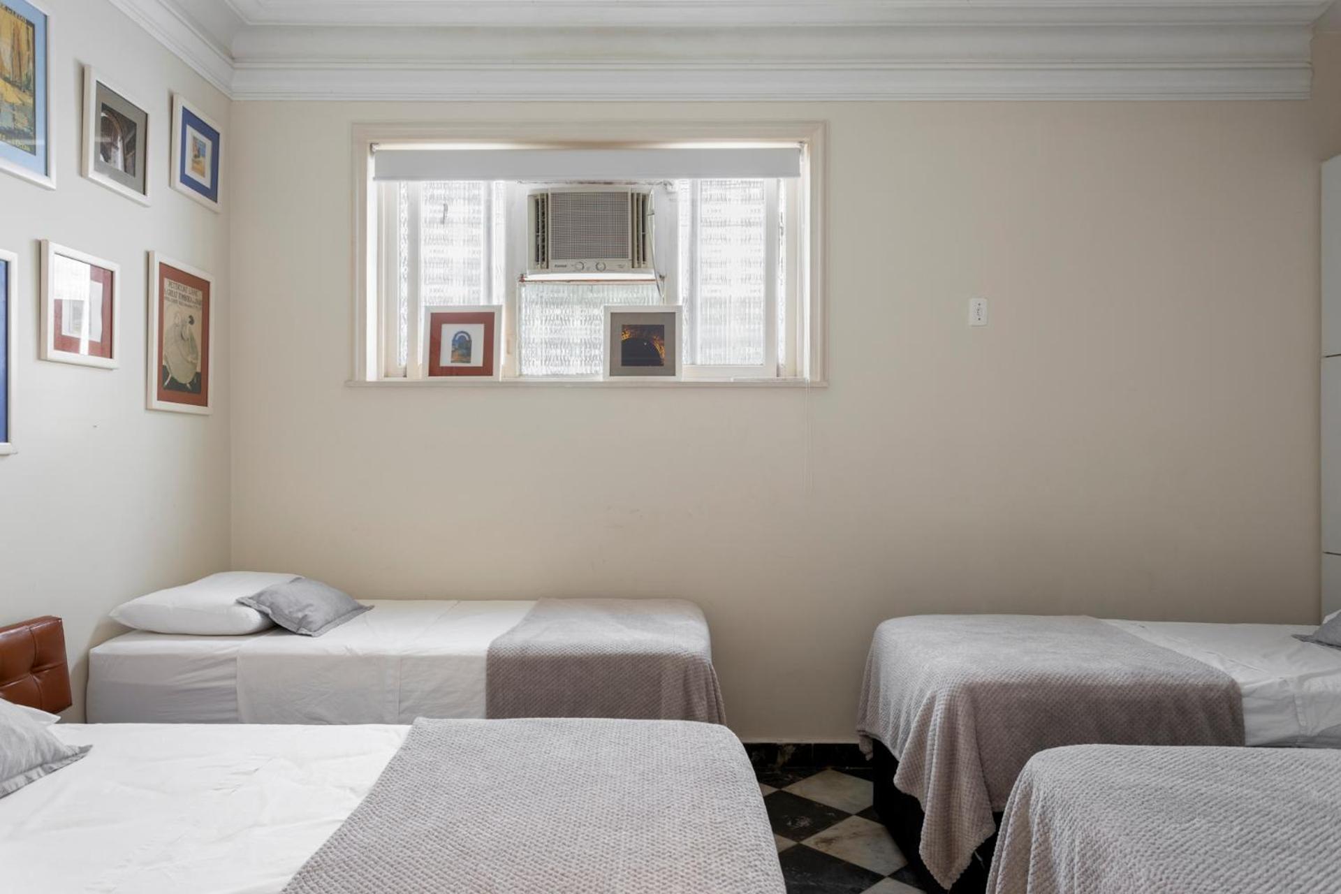 Cama em Dormitório Feminino com 4 Camas